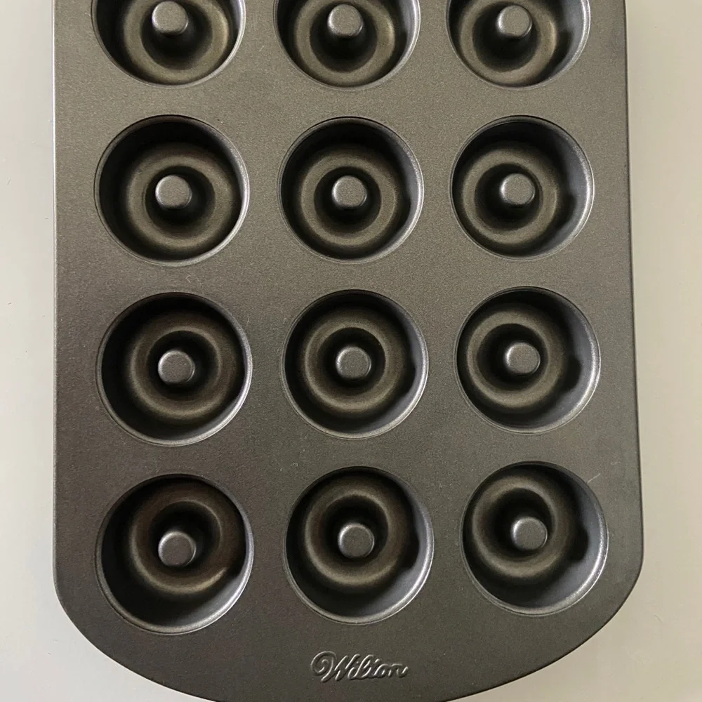 Wilton 12 cavity donut pan